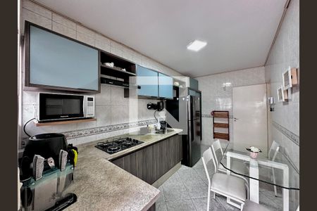 Casa à venda com 189m², 5 quartos e 2 vagas Casa à venda com 189m², 5 quartos e 2 vagasCozinha
