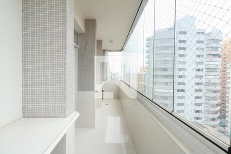 Apartamento para alugar com 249m², 4 quartos e 3 vagas Apartamento para alugar com 249m², 4 quartos e 3 vagasVaranda da Suíte 1
