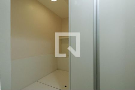 Apartamento para alugar com 249m², 4 quartos e 3 vagas Apartamento para alugar com 249m², 4 quartos e 3 vagasBanheiro de Serviço