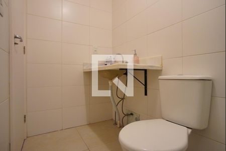Banheiro da Suíte de apartamento para alugar com 2 quartos, 65m² em São João, Porto Alegre