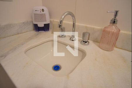 Banheiro da Suíte de apartamento para alugar com 2 quartos, 65m² em São João, Porto Alegre