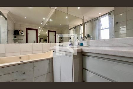 Apartamento à venda com 300m², 4 quartos e 3 vagasBanheiro quarto 1