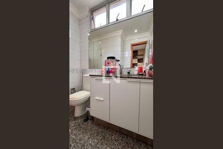 Apartamento à venda com 300m², 4 quartos e 3 vagasBanheiro quarto 2