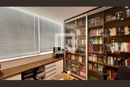 Apartamento à venda com 300m², 4 quartos e 3 vagasEscritório