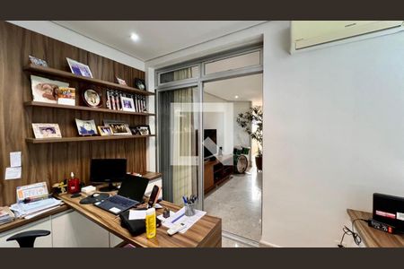 Apartamento à venda com 300m², 4 quartos e 3 vagasEscritório