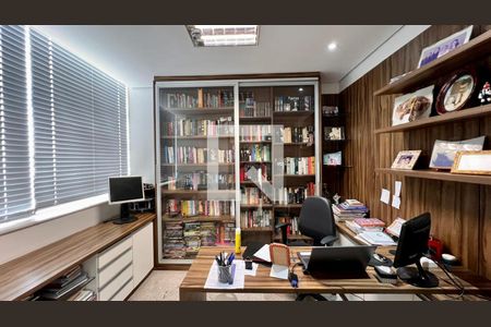 Apartamento à venda com 300m², 4 quartos e 3 vagasEscritório