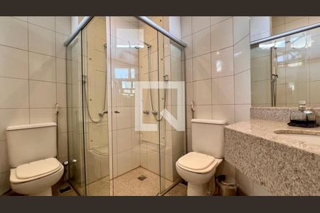 Apartamento à venda com 300m², 4 quartos e 3 vagasBanheiro quarto 3