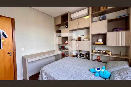 Apartamento à venda com 300m², 4 quartos e 3 vagasquarto 2