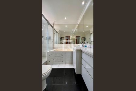 Apartamento à venda com 300m², 4 quartos e 3 vagasBanheiro quarto 1