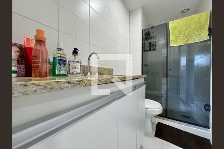 Apartamento à venda com 83m², 3 quartos e 1 vaga Apartamento à venda com 83m², 3 quartos e 1 vagaBanheiro Social