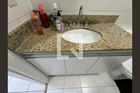 Apartamento à venda com 83m², 3 quartos e 1 vaga Apartamento à venda com 83m², 3 quartos e 1 vagaBanheiro Social