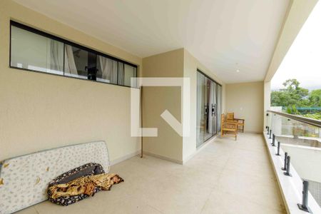 Casa de condomínio à venda com 270m², 4 quartos e 4 vagasVaranda da Suíte 1