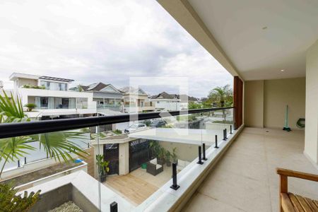 Casa de condomínio à venda com 270m², 4 quartos e 4 vagasVaranda da Suíte 1