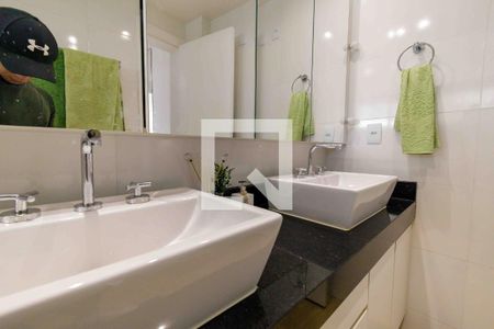 Casa de condomínio à venda com 270m², 4 quartos e 4 vagasBanheiro da Suíte 1