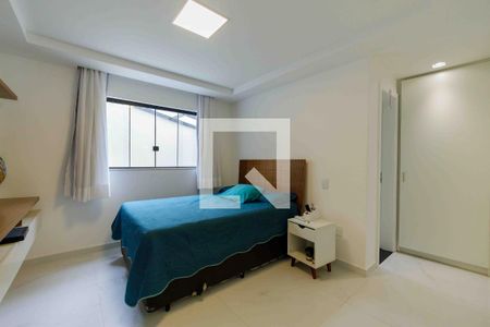 Casa de condomínio à venda com 270m², 4 quartos e 4 vagasSuíte 2