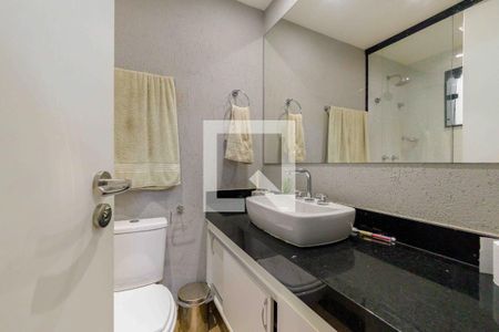 Casa de condomínio à venda com 270m², 4 quartos e 4 vagasBanheiro da Suíte