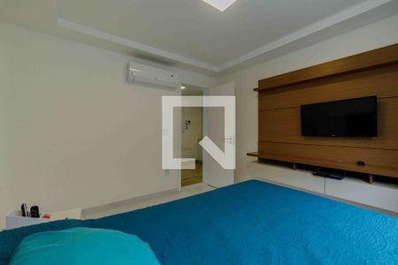 Casa de condomínio à venda com 270m², 4 quartos e 4 vagasSuíte 2