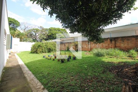 Casa à venda com 820m², 4 quartos e 8 vagas Casa à venda com 820m², 4 quartos e 8 vagasÁrea comum
