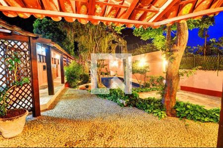 Casa à venda com 585m², 4 quartos e 3 vagas