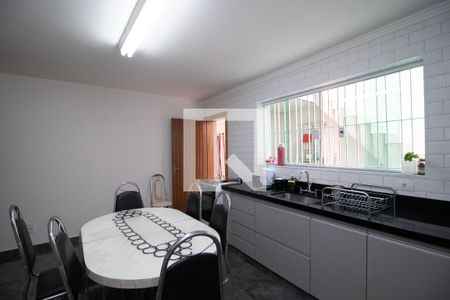 Casa à venda com 250m², 4 quartos e 2 vagas Casa à venda com 250m², 4 quartos e 2 vagasCozinha