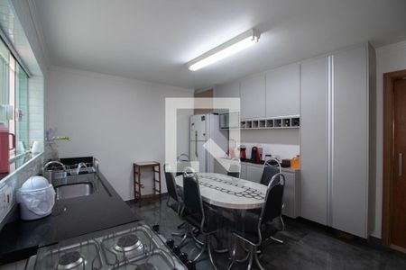 Casa à venda com 250m², 4 quartos e 2 vagas Casa à venda com 250m², 4 quartos e 2 vagasCozinha