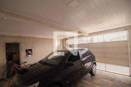 Casa à venda com 250m², 4 quartos e 2 vagas Casa à venda com 250m², 4 quartos e 2 vagasGaragem