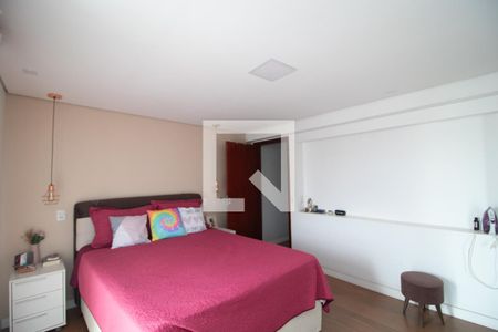 Casa à venda com 250m², 4 quartos e 2 vagas Casa à venda com 250m², 4 quartos e 2 vagasQuarto 1 Suíte