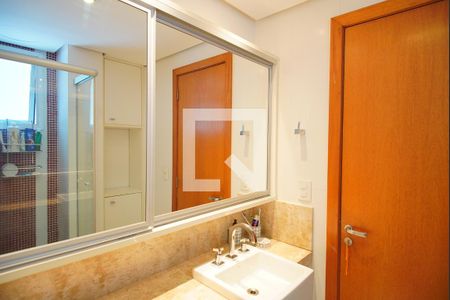 Apartamento à venda com 221m², 3 quartos e 2 vagasBanheiro da Suíte