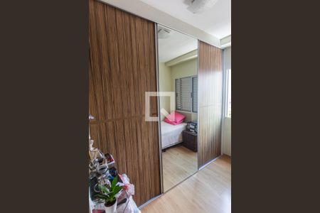 Apartamento à venda com 220m², 3 quartos e 2 vagas Apartamento à venda com 220m², 3 quartos e 2 vagasArmário do Quarto 3