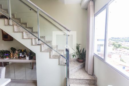 Apartamento à venda com 220m², 3 quartos e 2 vagas Apartamento à venda com 220m², 3 quartos e 2 vagasEscada de Acesso a Cobertura Gourmet