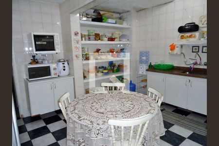 Casa à venda com 230m², 3 quartos e 2 vagas