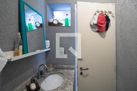 Casa à venda com 230m², 3 quartos e 2 vagas Casa à venda com 230m², 3 quartos e 2 vagasBanheiro 3