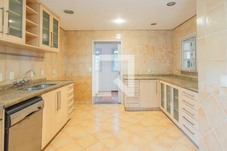 Casa à venda com 400m², 5 quartos e 4 vagas Casa à venda com 400m², 5 quartos e 4 vagasCozinha