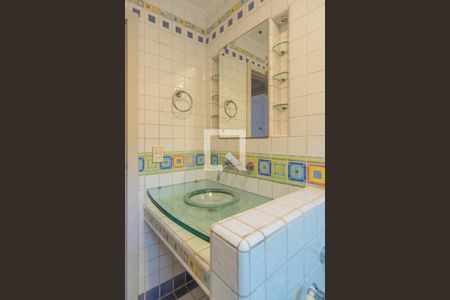 Casa à venda com 400m², 5 quartos e 4 vagas Casa à venda com 400m², 5 quartos e 4 vagasBanheiro Social