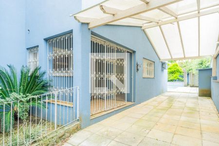 Casa à venda com 400m², 5 quartos e 4 vagas Casa à venda com 400m², 5 quartos e 4 vagasEntrada