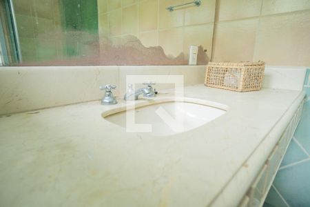 Casa à venda com 400m², 5 quartos e 4 vagas Casa à venda com 400m², 5 quartos e 4 vagasBanheiro externo