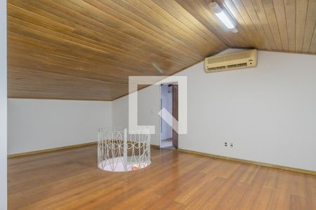 Casa à venda com 400m², 5 quartos e 4 vagas Casa à venda com 400m², 5 quartos e 4 vagasSótão