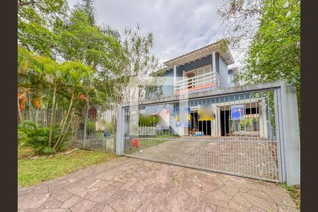 Casa à venda com 400m², 5 quartos e 4 vagas Casa à venda com 400m², 5 quartos e 4 vagasFachada