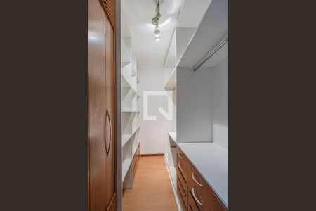 Casa à venda com 400m², 5 quartos e 4 vagas Casa à venda com 400m², 5 quartos e 4 vagasQuarto 5 - Suíte