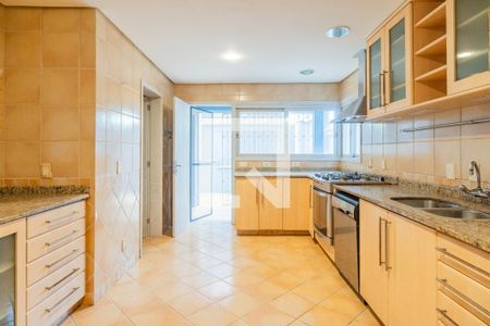 Casa à venda com 400m², 5 quartos e 4 vagas Casa à venda com 400m², 5 quartos e 4 vagasCozinha