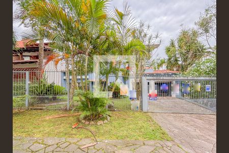 Casa à venda com 400m², 5 quartos e 4 vagas Casa à venda com 400m², 5 quartos e 4 vagasFachada