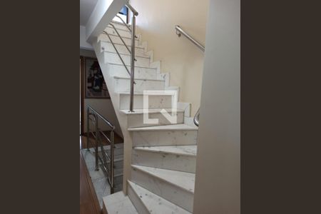 Apartamento à venda com 500m², 5 quartos e 5 vagas Apartamento à venda com 500m², 5 quartos e 5 vagasEscada