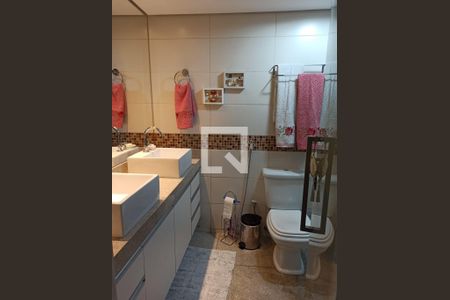 Apartamento à venda com 500m², 5 quartos e 5 vagas Apartamento à venda com 500m², 5 quartos e 5 vagasBanheiro