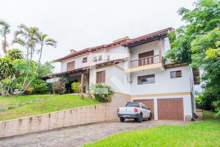 Casa à venda com 362m², 4 quartos e 2 vagas Casa à venda com 362m², 4 quartos e 2 vagasFachada