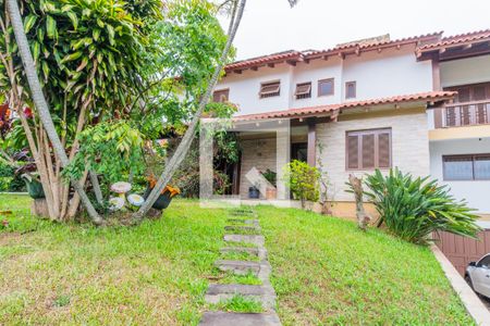 Casa à venda com 362m², 4 quartos e 2 vagas Casa à venda com 362m², 4 quartos e 2 vagasFachada