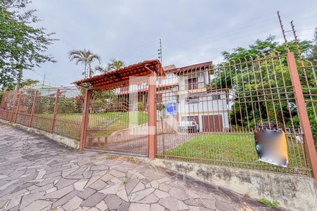 Casa à venda com 362m², 4 quartos e 2 vagas Casa à venda com 362m², 4 quartos e 2 vagasFachada