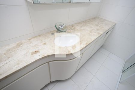 Apartamento à venda com 241m², 4 quartos e 3 vagasBanheiro