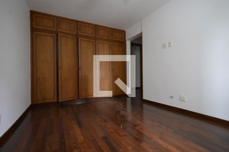 Apartamento à venda com 241m², 4 quartos e 3 vagasQuarto 2