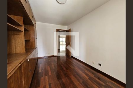 Apartamento à venda com 241m², 4 quartos e 3 vagas Apartamento à venda com 241m², 4 quartos e 3 vagasQuarto