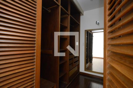 Apartamento à venda com 241m², 4 quartos e 3 vagasCloset do quarto 4